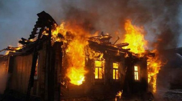 Недалеко от Волгодонска сгорел жилой дом