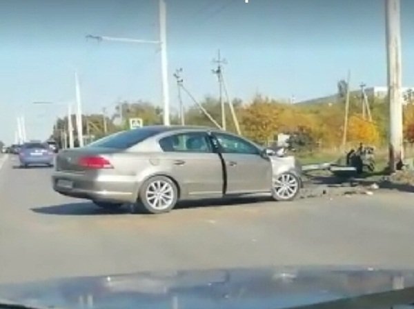 В Волгодонске водитель иномарки врезался в опору ЛЭП