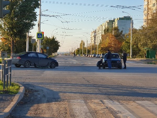 В Волгодонске на перекрестке произошло ДТП
