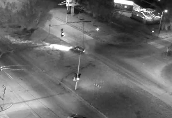 В Волгодонске третий раз за один месяц  автолюбители налетают на разделительный газон перекрестка: видео