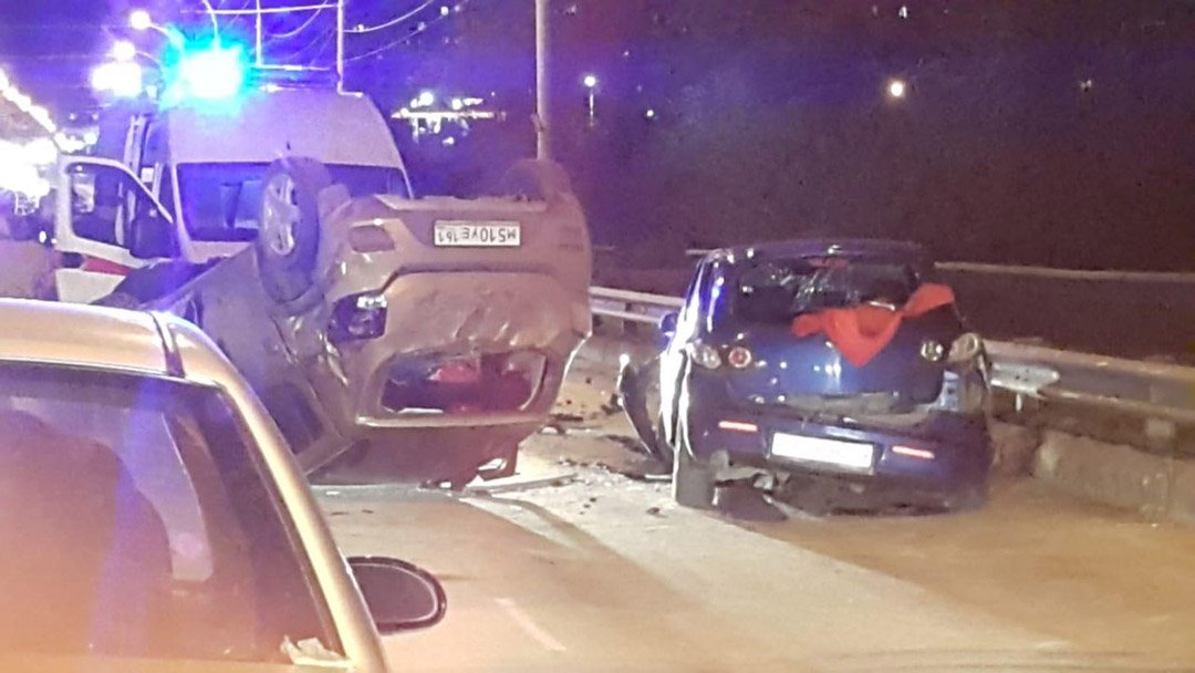 Страшное ДТП в Волгодонске: две машины всмятку, трое людей  сильно пострадали