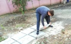 Волонтеры Волгодонска благоустроили территорию для пенсионеров и инвалидов