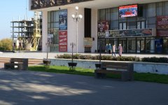Площадь перед ДК им. Курчатова в Волгодонске защитили от вандалов и ночных гонщиков Площадь перед ДК им. Курчатова в Волгодонске защитили от вандалов и ночных гонщиков