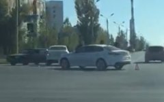 Две иномарки не поделили перекресток в Волгодонске: видео Две иномарки не поделили перекресток в Волгодонске: видео