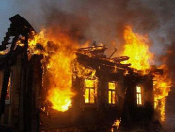 Крупный пожар в частном доме в городе Семикаракорске