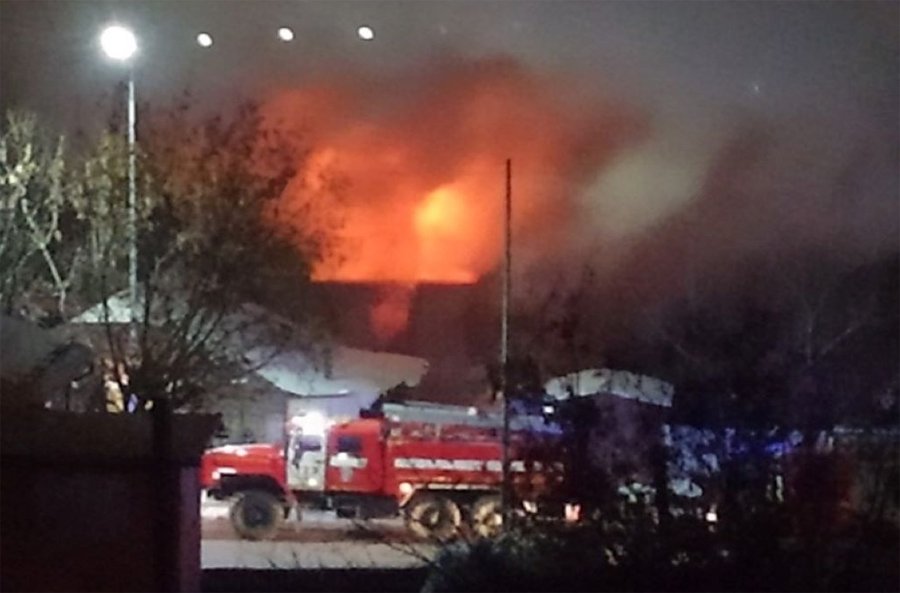 Крупный пожар в частном домовладении в Морозовском районе