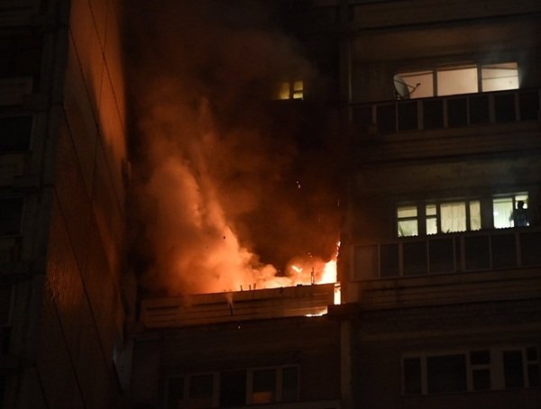 Недалеко от Волгодонска загорелась квартира в многоэтажном доме