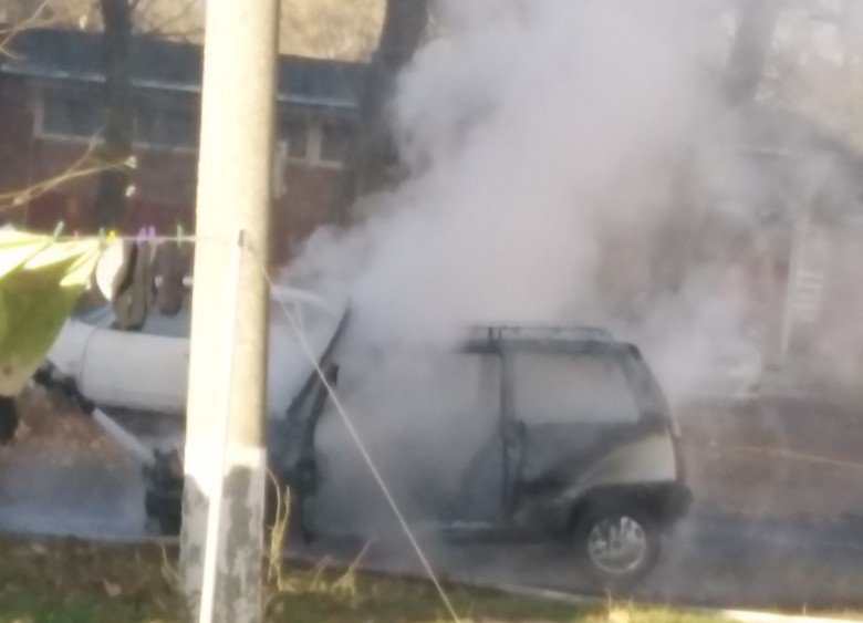 Легковой автомобиль сгорел дотла в Семикаракорске