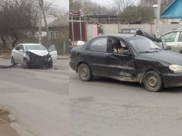 Две иномарки не поделили дорогу в Волгодонске: видео