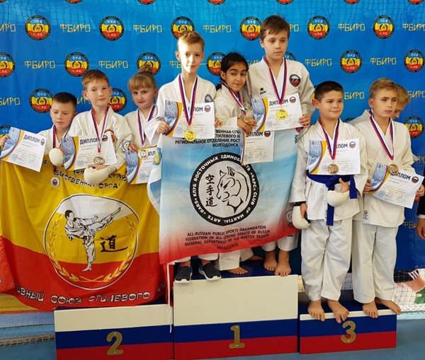 Команда каратистов из Волгодонска завоевала серебро на Всероссийском турнире