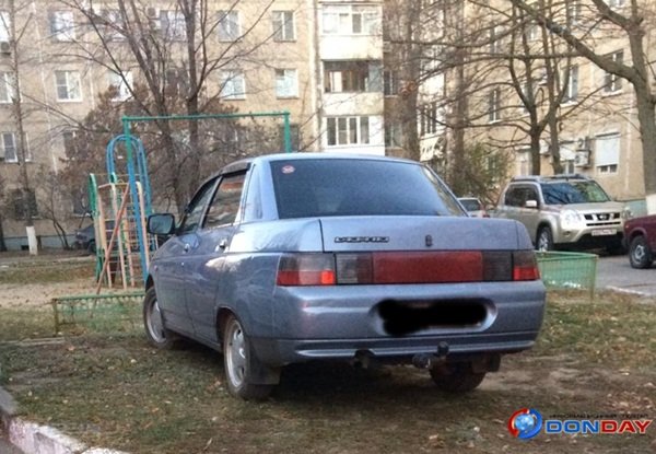 Водитель «десятки» грубо нарушил правила парковки в Волгодонске