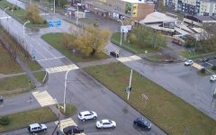 Иномарка перелетела через разделительный газон в Волгодонске Иномарка перелетела через разделительный газон в Волгодонске