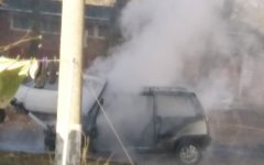 Легковой автомобиль сгорел дотла в Семикаракорске