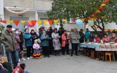 Жители Волгодонска отметили 40-летний юбилей своего дома Жители Волгодонска отметили 40-летний юбилей своего дома