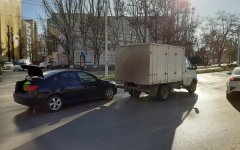 ГАЗель и иномарка не поделили дорогу в Волгодонске: ДТП на Энтузиастов ГАЗель и иномарка не поделили дорогу в Волгодонске: ДТП на Энтузиастов
