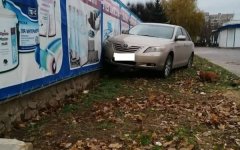 Иномарка врезалась в стену в Волгодонске