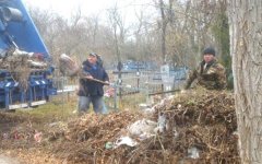 В Волгодонске отчистили от мусора два городских кладбища