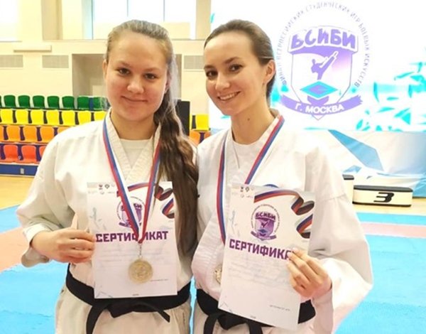 Спортсменки из Волгодонска завоевали серебро на Всероссийских играх боевых искусств