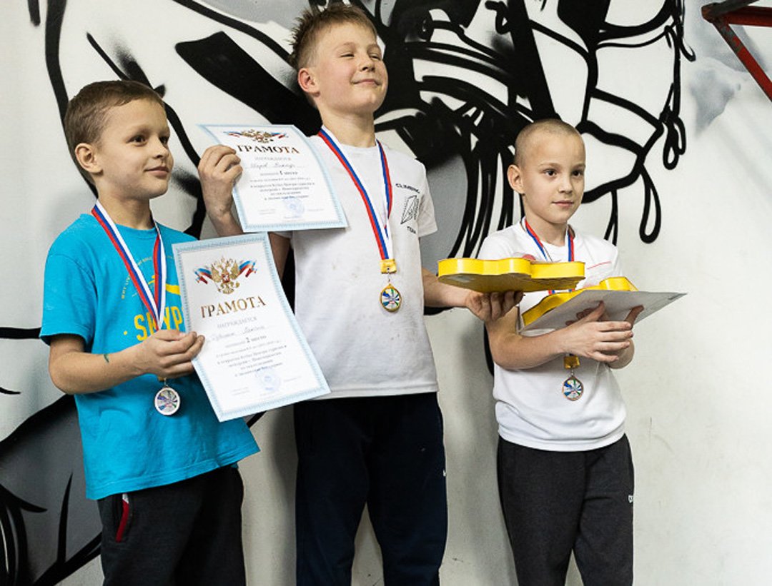 Девять медалей привезли юные скалолазы Волгодонска с трех региональных первенств