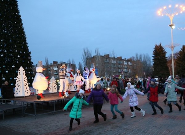 Дискотеки для молодежи, массовое гулянье и открытый ледовый каток: план новогодних мероприятий в Волгодонске