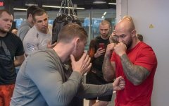 Известный боксер из Волгодонска Дмитрий Кудряшов учил драться рэпера Джигана: видео Известный боксер из Волгодонска Дмитрий Кудряшов учил драться рэпера Джигана: видео