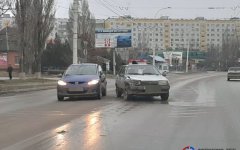 Иномарка не поделила дорогу с отечественным автомобилем в центре города Волгодонска Иномарка не поделила дорогу с отечественным автомобилем в центре города Волгодонска
