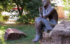 Бронзовых девочек в Волгодонске переставят на новые места