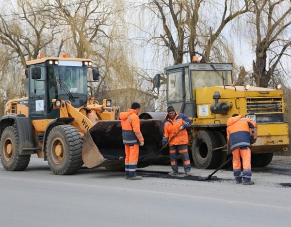 После жалоб горожан в Волгодонске проведут ямочный ремонт на дорогах