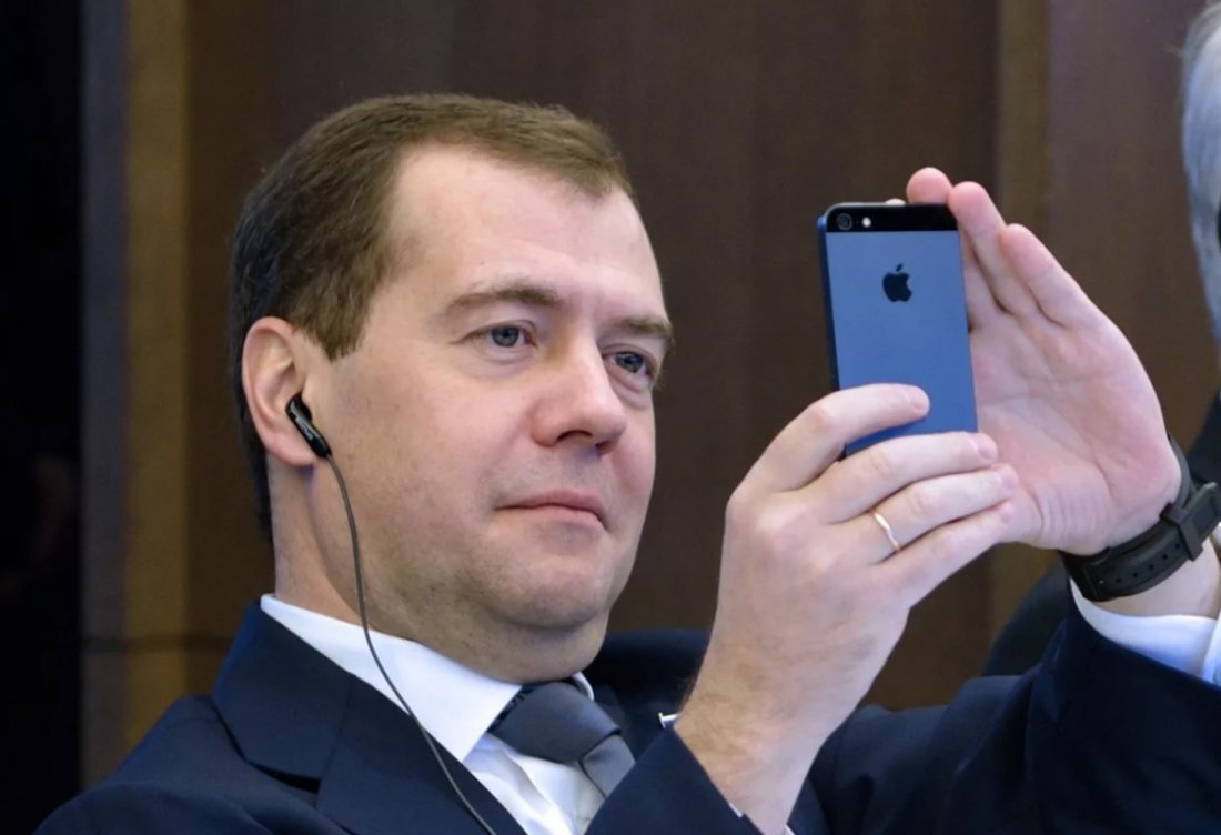Дмитрий Медведев вышел из Instagram правительства