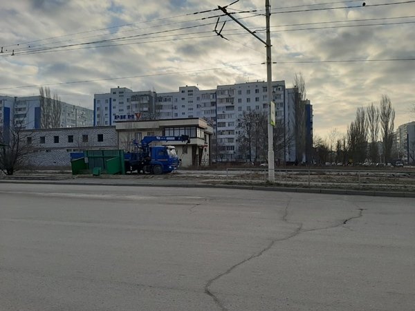 В Волгодонске демонтировали снесенную ветром остановку