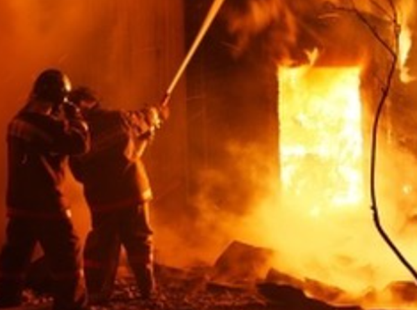 Жильцы частного дома спаслись от пожара в Семикаракорском районе