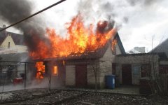 Недалеко от Волгодонска произошел пожар в бесхозном доме