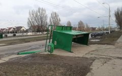 Шквалистый ветер в Волгодонске срывает крыши и вырывает остановки