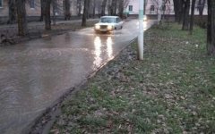 «Нас топит и нешуточно!»:  волгодончанка о порыве воды в старой части города