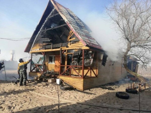 Два домика сгорели на базе отдыха в Волгодонске