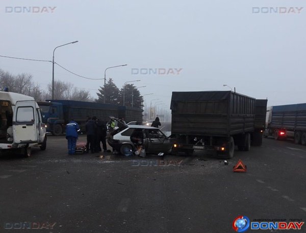 В Морозовском районе два человека пострадали при столкновении легковушки и КАМАЗа