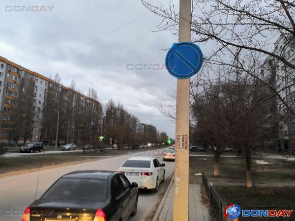 В Волгодонске закрыли пленкой запрещающие парковаться знаки