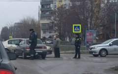 ВАЗ и иномарка не смогли разъехаться на перекрестке в Волгодонске ВАЗ и иномарка не смогли разъехаться на перекрестке в Волгодонске