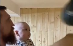 Дмитрий Кудряшов показал тренировку с 7-ми месячным сыном на руках: видео