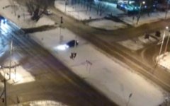 Очередной автолюбитель «перелетел» через разделительный газон на Гагарина-Курчатова в Волгодонске: видео