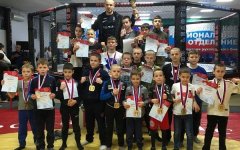 Четырнадцать золотых наград привезли спортсмены из Волгодонска с турнира по FCF-MMA