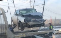 В сети появилось видео последствий лобового столкновения «Лады» и «Хендай» на мосту в Волгодонске: видео