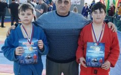 С «золотом» и «серебром» вернулись самбисты из Волгодонска с регионального турнира С «золотом» и «серебром» вернулись самбисты из Волгодонска с регионального турнира