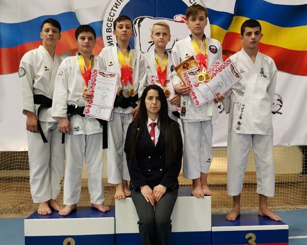 Десять золотых медалей завоевали каратисты из Волгодонска на областном чемпионате