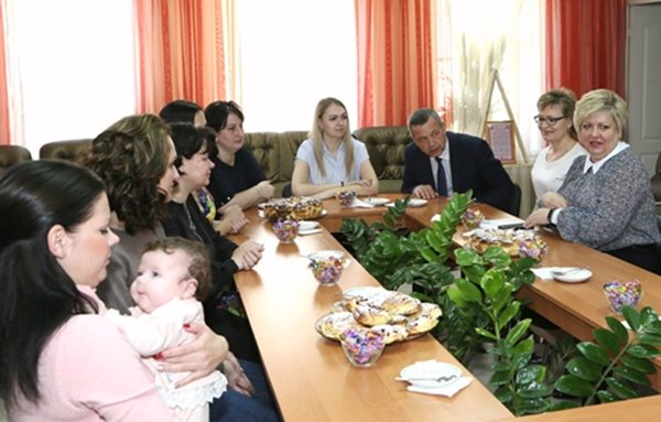 Восемь многодетных мам из Волгодонска получили региональный материнский капитал