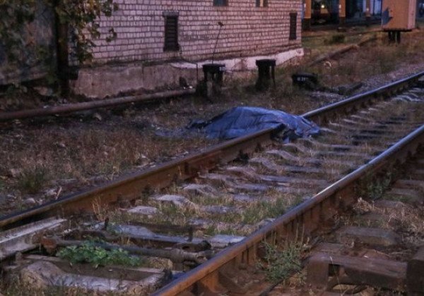 На Дону 34-летнего мужчину насмерть сбил поезд