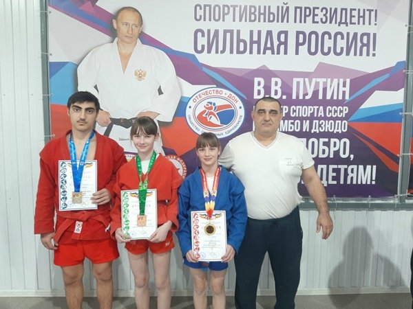 Три медали завоевали волгодонские самбисты на Олимпиаде Дона