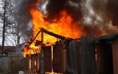 Житель Семикаракорского района смог выбраться из горящего дома Житель Семикаракорского района смог выбраться из горящего дома