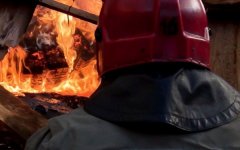 Хозяйственная постройка загорелась в Мартыновском районе