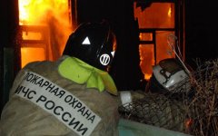 На Дону человеку удалось спастись из горящего дома На Дону человеку удалось спастись из горящего дома